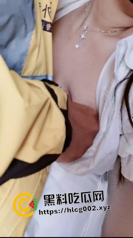 老师 求求你就给我一次吧!英语老师办公司刺激露出 野外勾引环卫工人大叔 英语老师玩的就是花-11