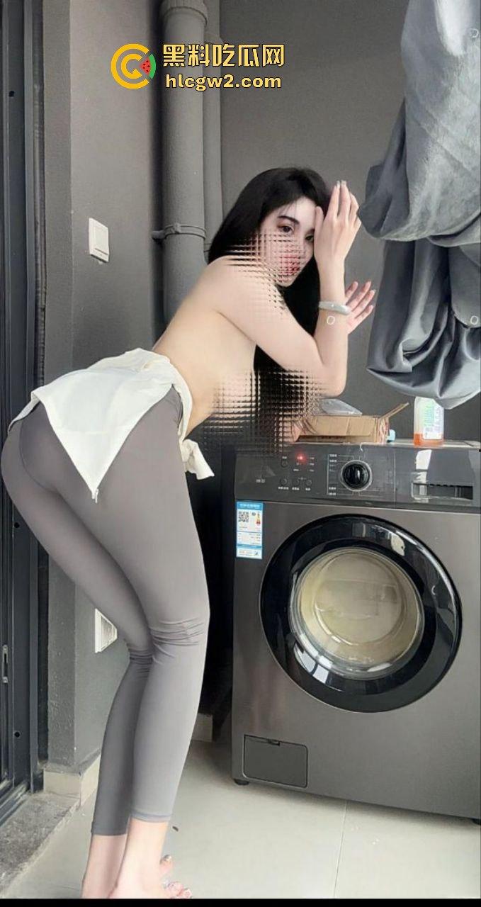 明星颜值尤物【胡慧茹】酒店玩露出被金主强塞搞,奶子晃得爽叫连连!露骨现场劲爆到极致!-3