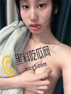 06年巨乳留学生私房照片流出,国外留学的反差婊小妹性欲旺盛平时没事爱拍点自慰视频给男友看,惨遭男友泄密-8