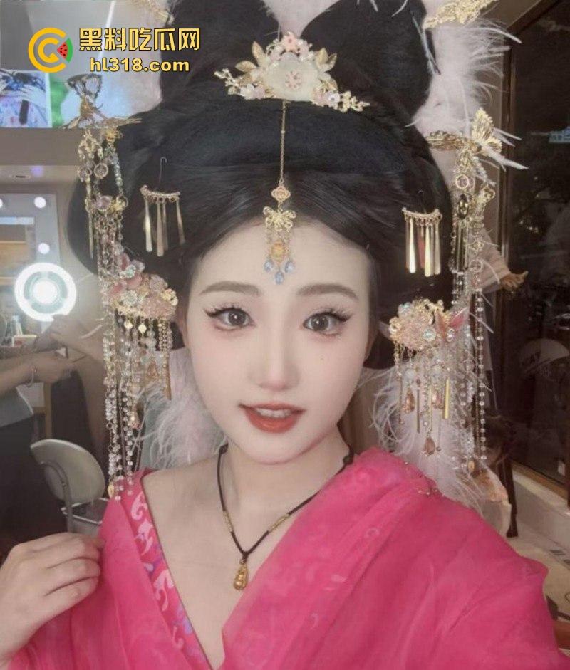 西安极品魅魔淫娃【李嘉馨】 订婚后仍不安于现状,痴迷炮友大屌,趁丈夫出差送逼上门,被暴操到淫水狂喷!-1