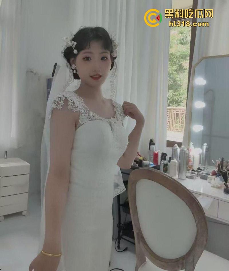 西安极品魅魔淫娃【李嘉馨】 订婚后仍不安于现状,痴迷炮友大屌,趁丈夫出差送逼上门,被暴操到淫水狂喷!-2