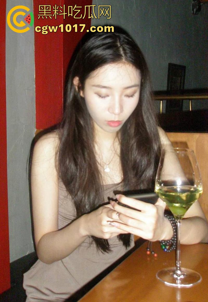 西安西京学院,建筑系系花【王曦雅】,背着爸妈和男友校外合租,结果两人闹分手,性爱视频生活照被曝光,69吃鸡场面超淫荡!-1