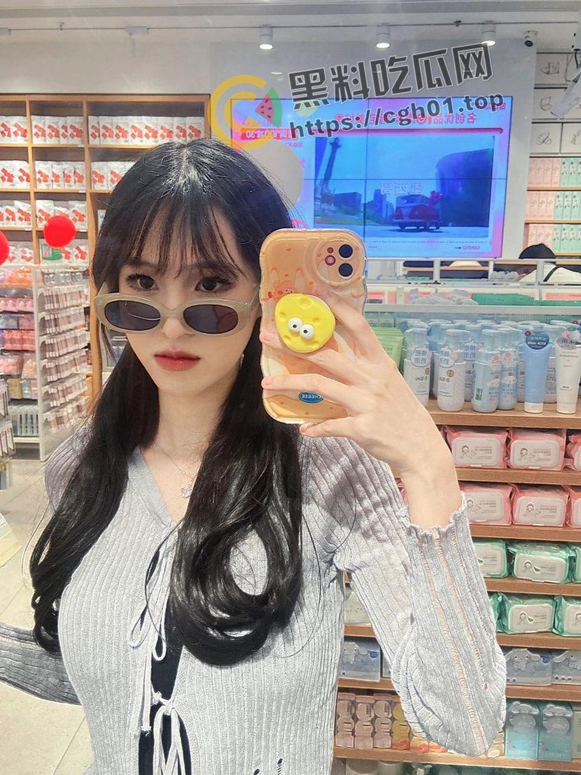 小仙女之光!杭州混圈媚黑婊勾搭上尼哥 朋友圈疯狂炫耀 抠逼视频被尼哥流出-2