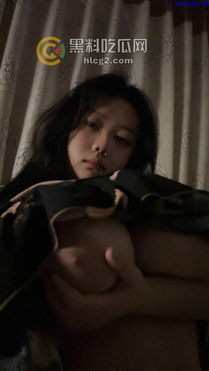 推特巨乳「chiIin-77」大曝光：88元见证“美胸”自慰大秀！-6