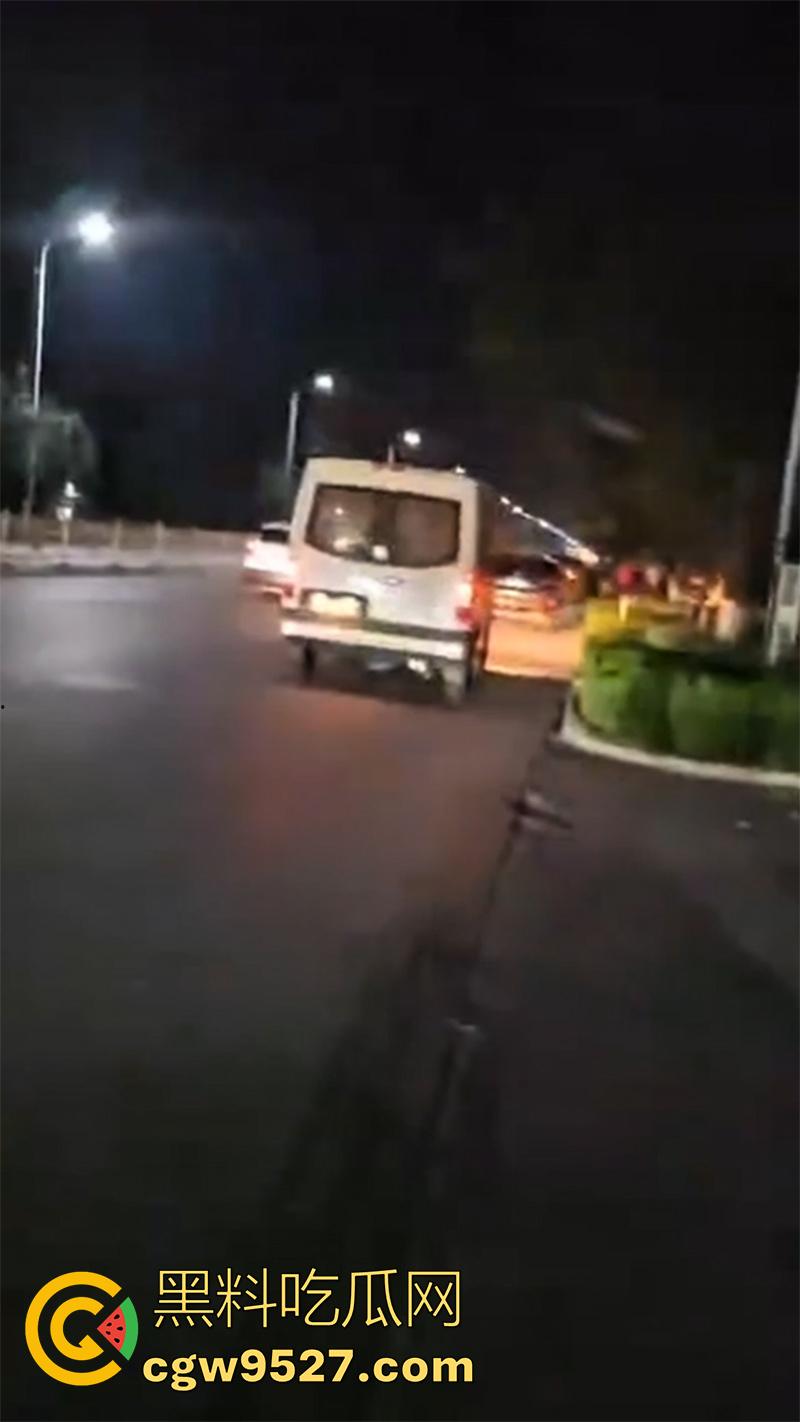 山东恐怖杀人现场,诸城东外环润家园附近,一男子杀人后,将其头颅砍下来,直接放在马路中间!-8