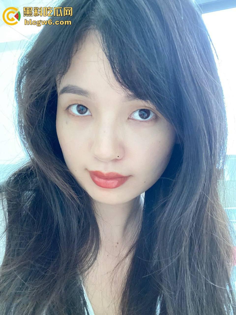 武汉眼镜妹【徐思涵】私密视频泄出!清纯外表下藏着一颗骚到骨子的肉欲灵魂!-1