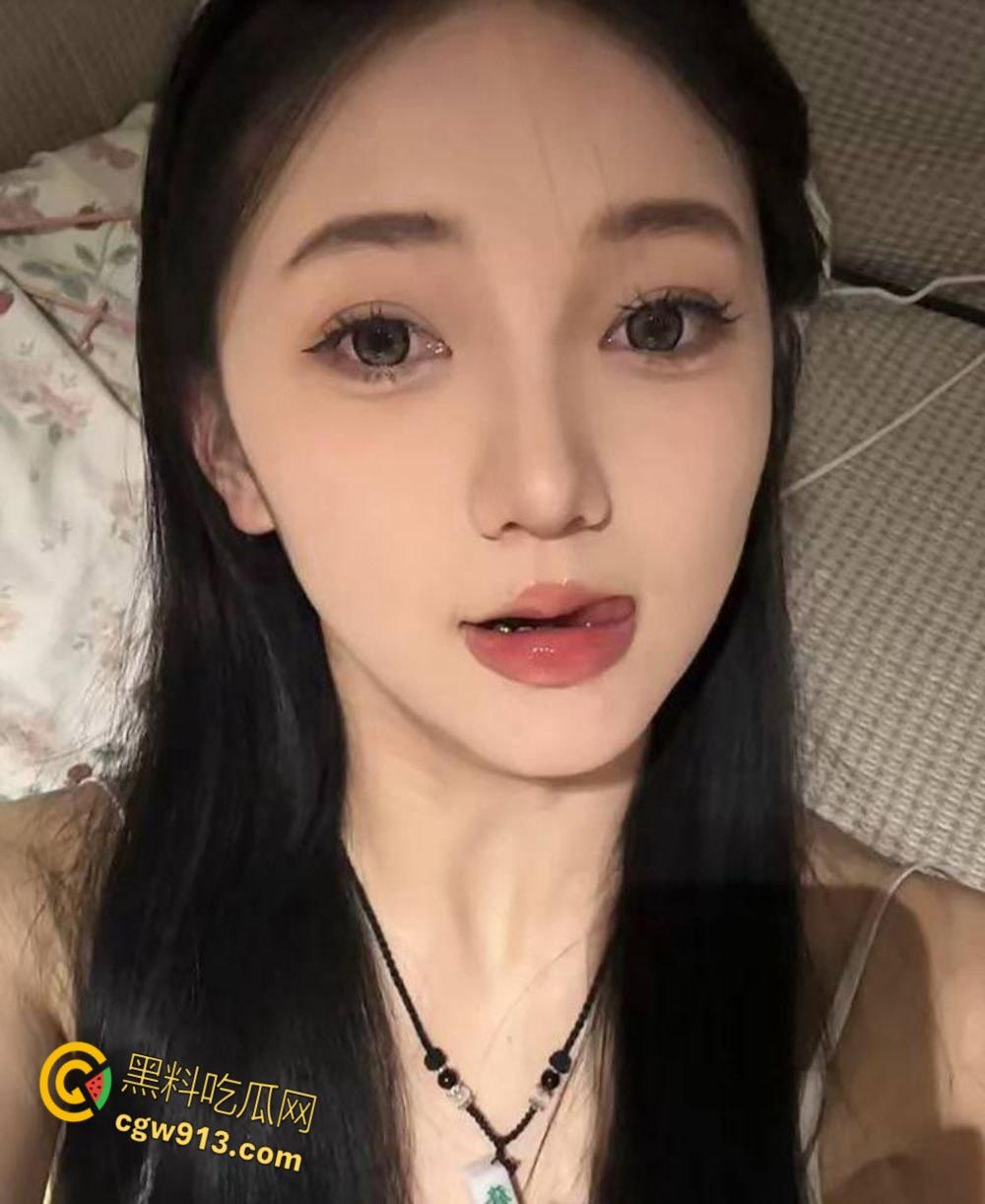 湖南师范学院高冷校花【李欣】,带眼镜舔弄大屌,金主肉屌滑出阴道,娇媚浪叫求继续,终被内射 !-2