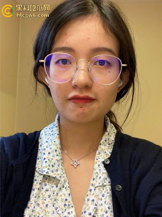 武汉眼镜妹【徐思涵】私密视频泄出!清纯外表下藏着一颗骚到骨子的肉欲灵魂!-8