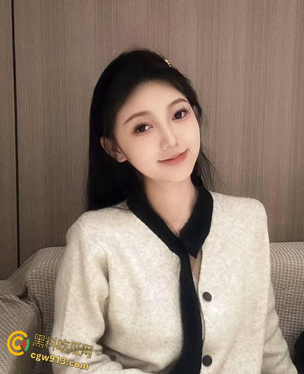 湖南师范学院高冷校花【李欣】,带眼镜舔弄大屌,金主肉屌滑出阴道,娇媚浪叫求继续,终被内射 !-4