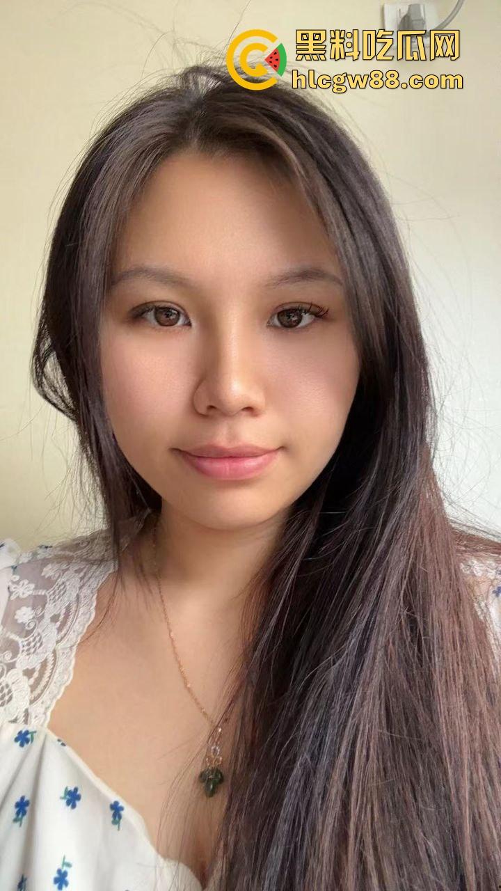 秦皇岛骚婊子【刘琳】约炮被炮友泄出,大奶晃成拨浪鼓,黑奶头硬邦邦,后入嫩屄水喷满腿!-1