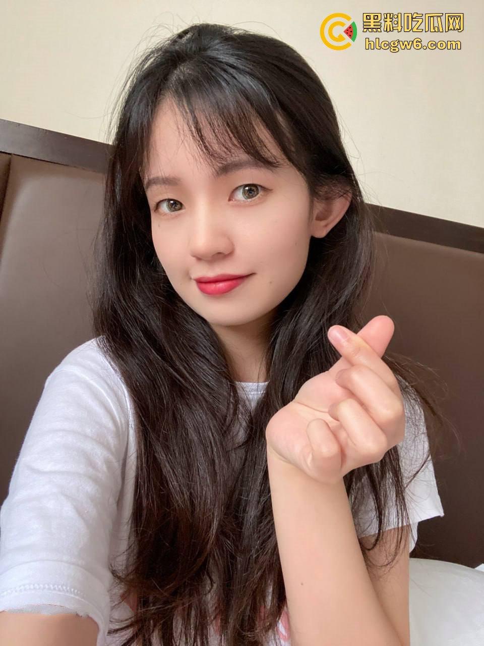 武汉眼镜妹【徐思涵】私密视频泄出!清纯外表下藏着一颗骚到骨子的肉欲灵魂!-13