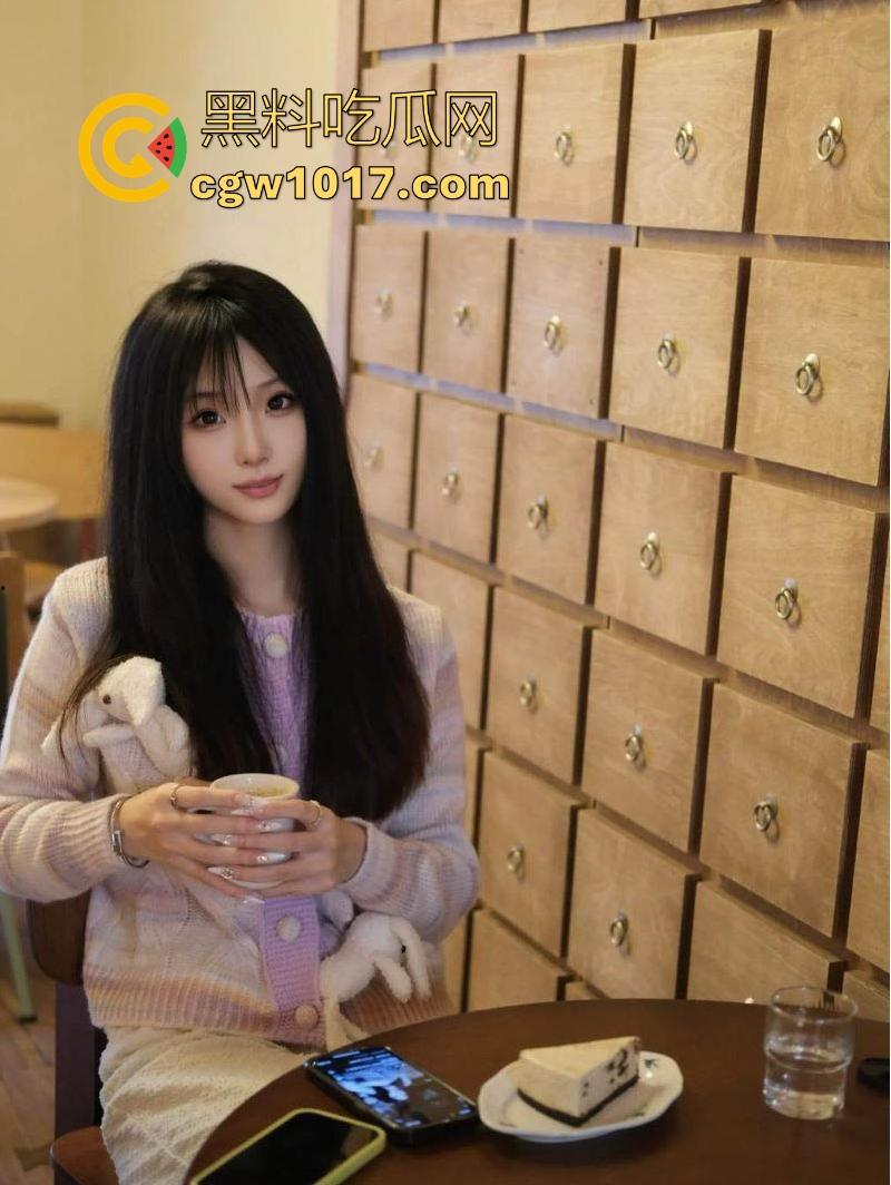 天津骚女【邵子畅】装欧洲女留哄骗富哥,天天约炮只为遇到哪个肯为她花钱的大冤种,骚逼早已雀黑无比!-8