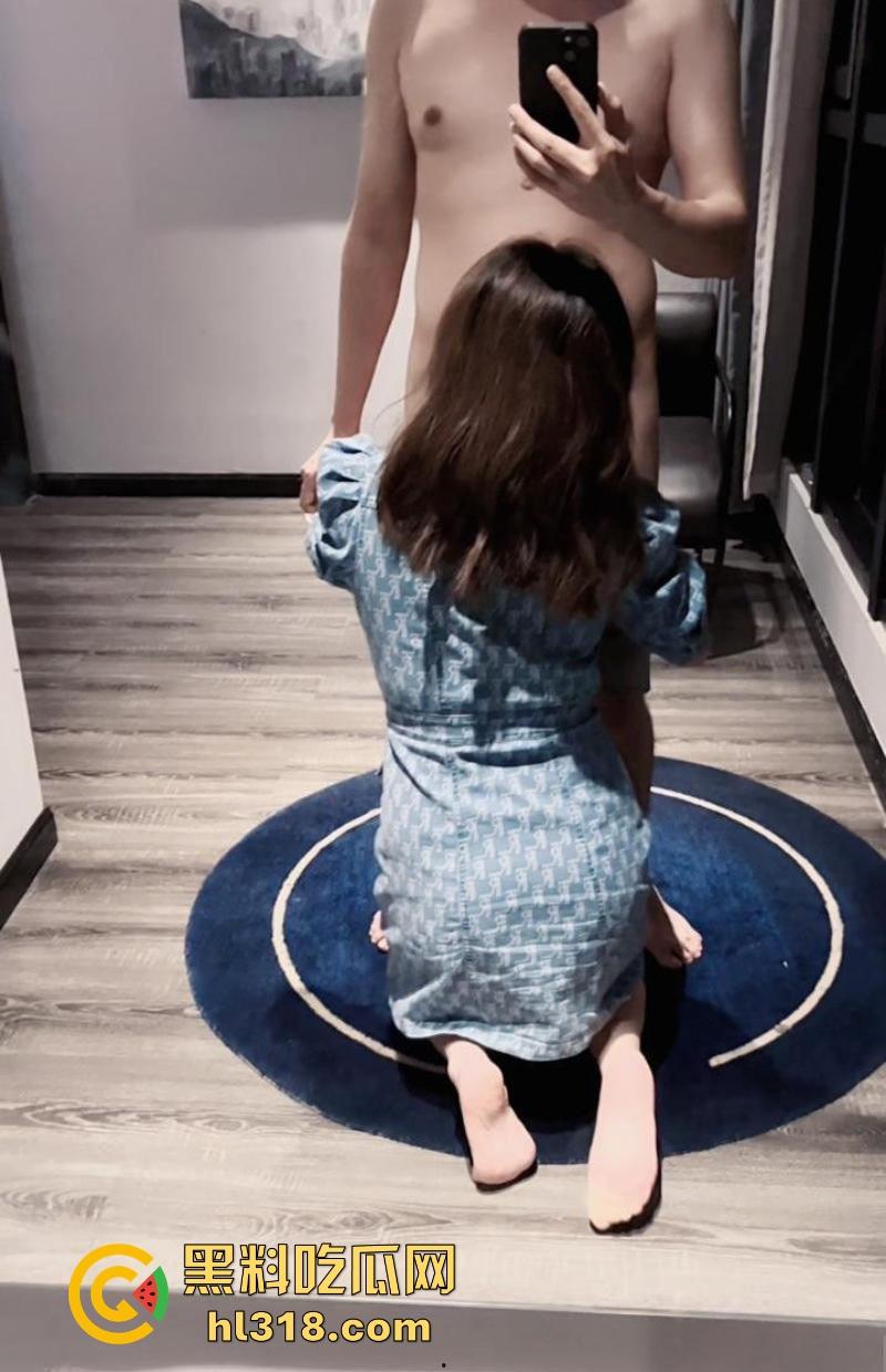 和大嫂的乱伦史,首次在酒店跟骚逼大嫂做爱, 一进门就迫不及待蹲下口交,疯狂舔食享受,人妻就是骚!-2