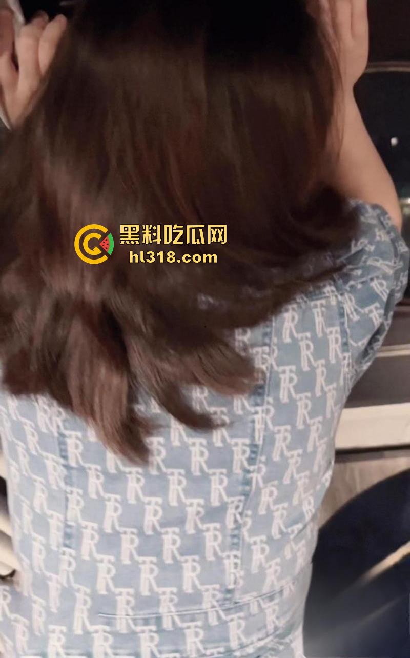 和大嫂的乱伦史,首次在酒店跟骚逼大嫂做爱, 一进门就迫不及待蹲下口交,疯狂舔食享受,人妻就是骚!-6