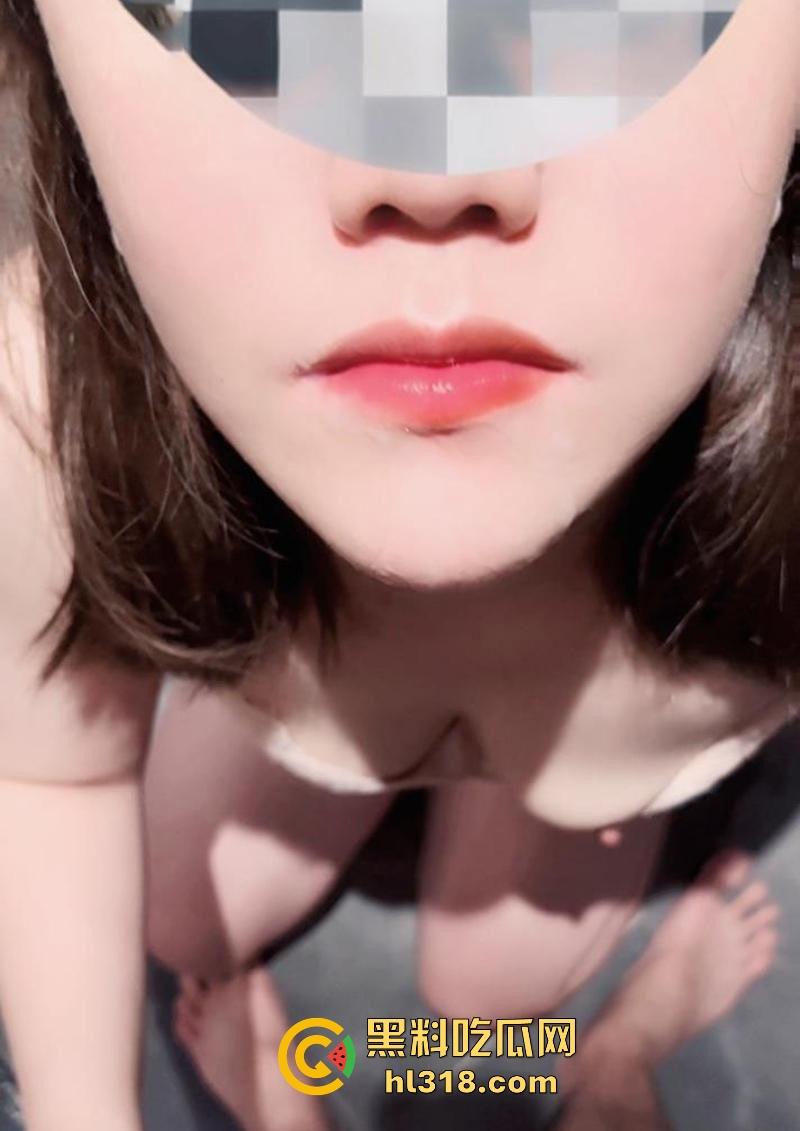 和大嫂的乱伦史,首次在酒店跟骚逼大嫂做爱, 一进门就迫不及待蹲下口交,疯狂舔食享受,人妻就是骚!-10