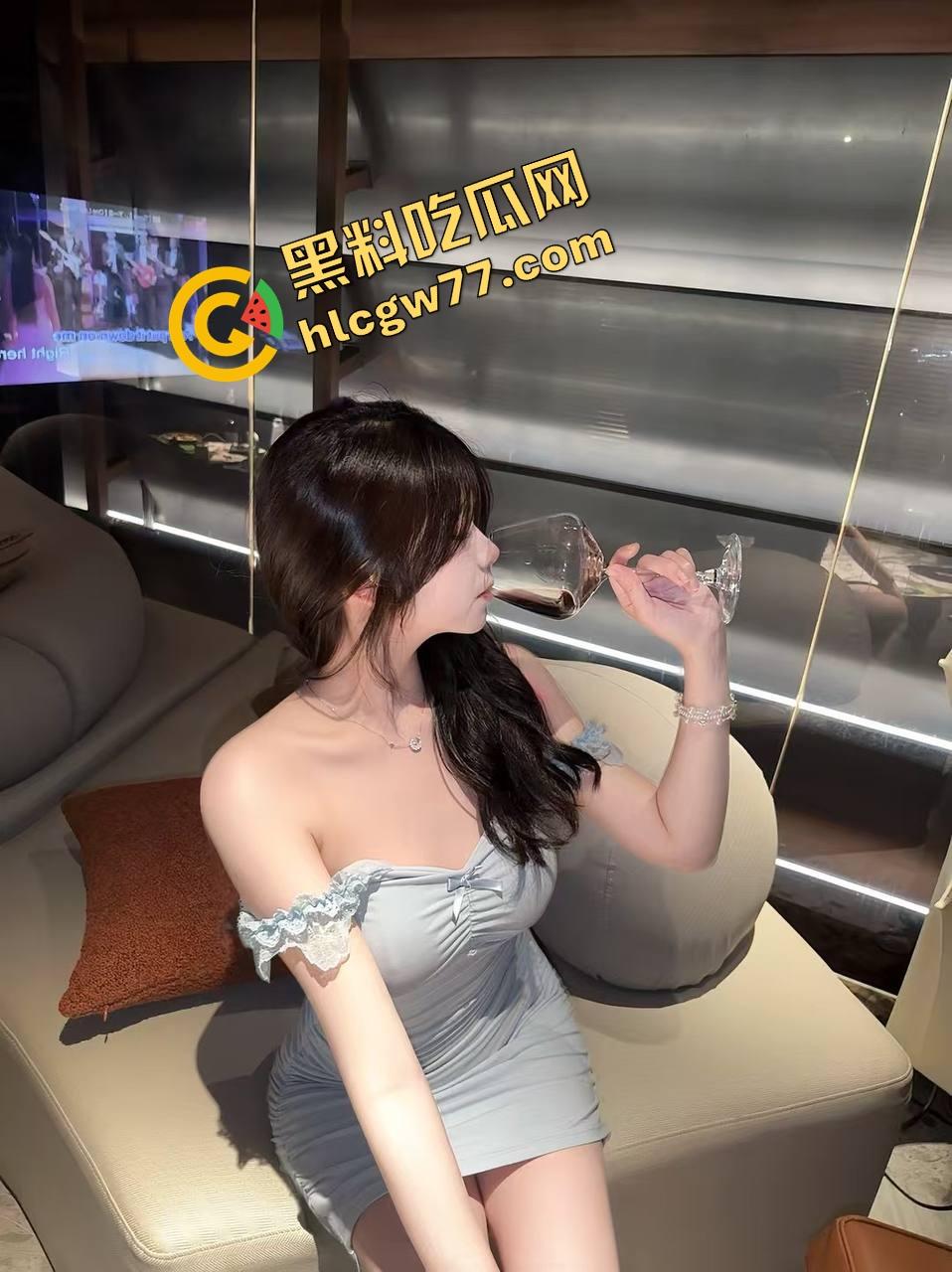 最美的不是下雨天,而是你在我身上坐着颤的瞬间,武汉大学情侣公共场合观音坐莲被偷拍,全网疯传!-3