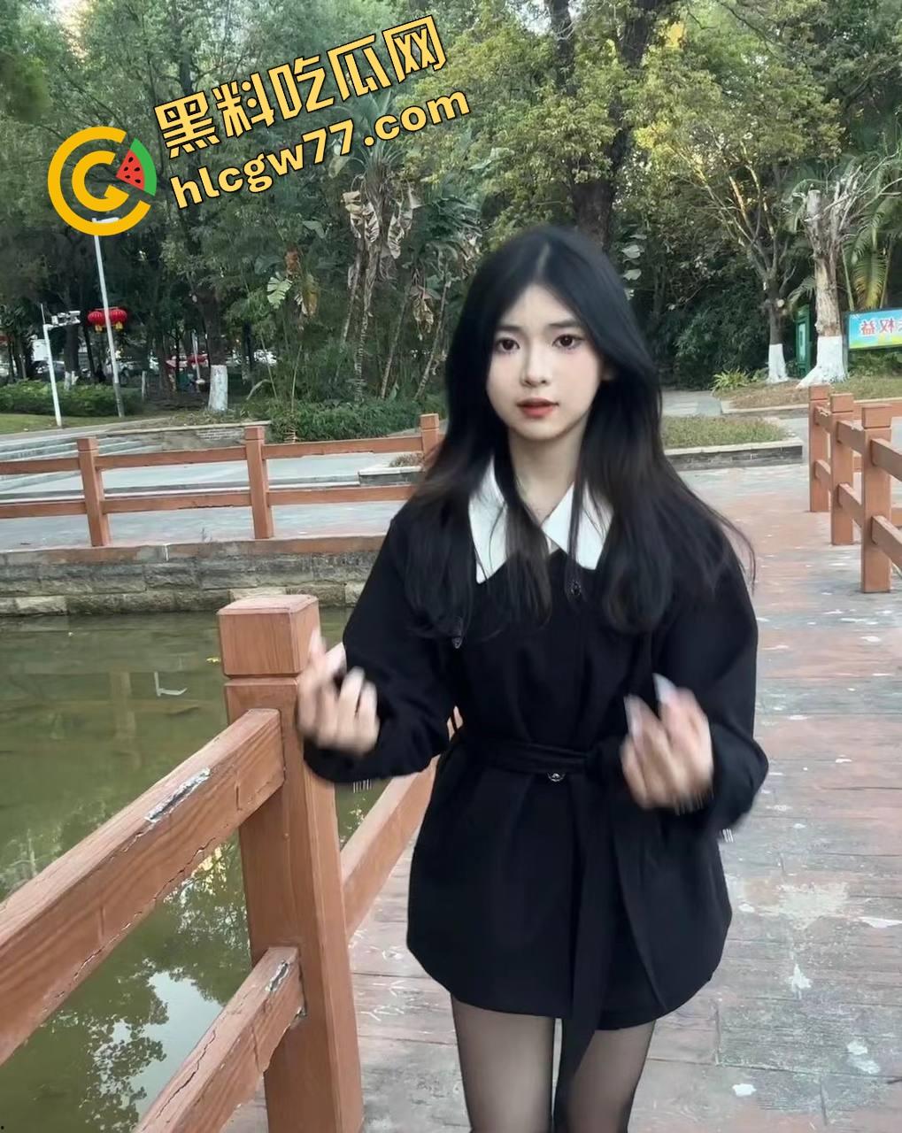 最美的不是下雨天,而是你在我身上坐着颤的瞬间,武汉大学情侣公共场合观音坐莲被偷拍,全网疯传!-7