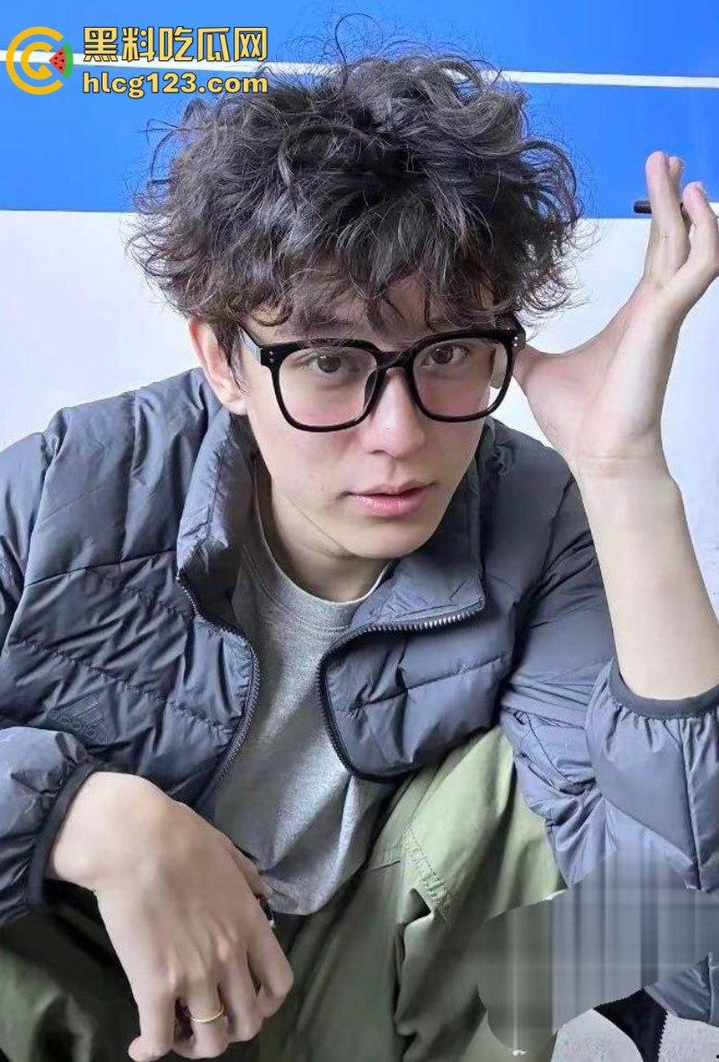 贵圈真乱!【九头身日奈】实名曝光男友【于谢顶】劈腿聊骚 同时吊五女 另附开房视频 真时间管理大师-4