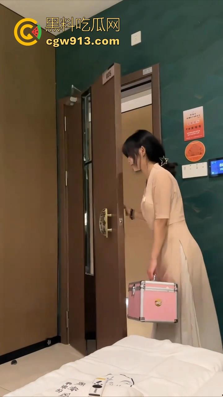 沐足偶遇白月光技师,甜美可爱清纯温柔,怒砸3000带回酒店后入,年轻时得不到的加倍操回来!-2