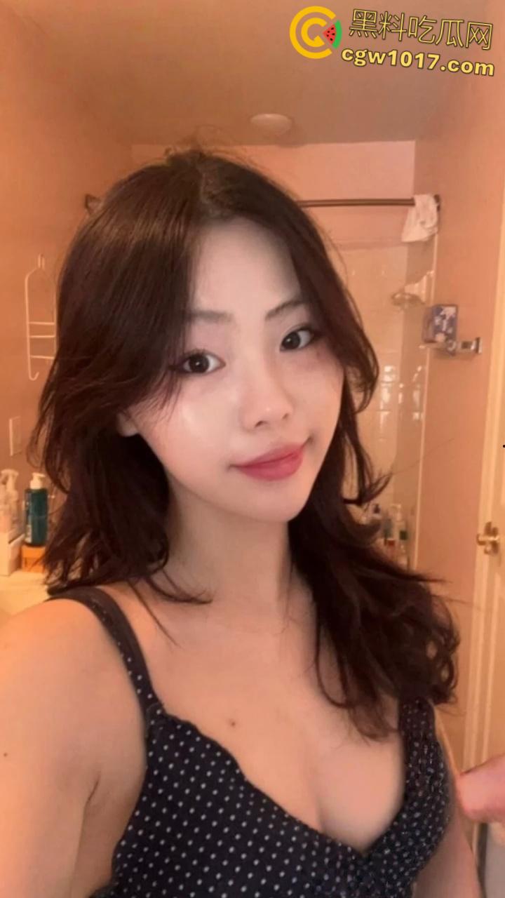 美国女高颜值留学生【刘思盈】,饥渴母狗脱衣揉奶自慰,极品蜜桃臀诱惑撩人,鸡巴后入狂插骚逼!-2