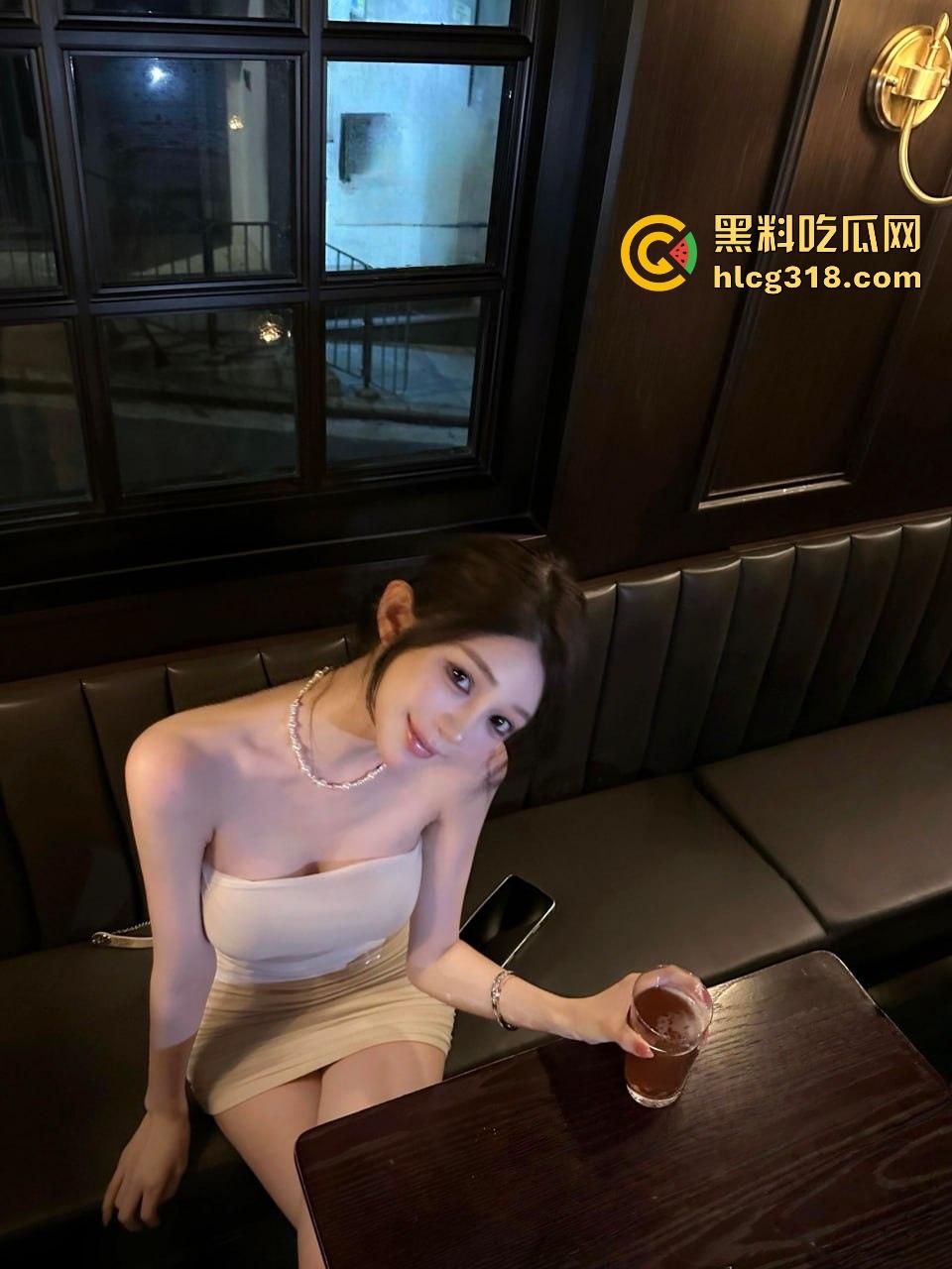 海角大神【奶子即正义】原创新作!偷情巨乳嫂子,人间胸器乳交爆射,这身材很难不爱!-1