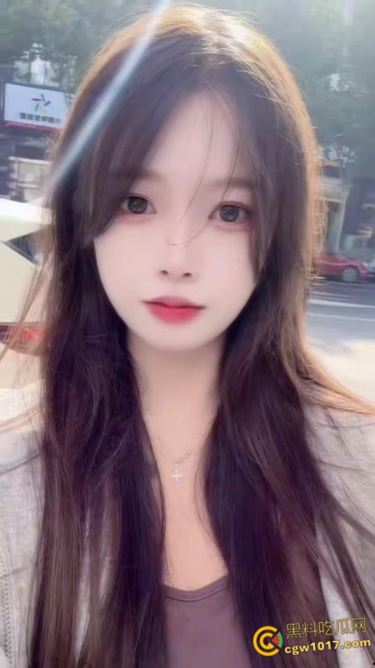 闷骚母狗表白大屌炮友,被拒绝后恼羞成怒曝光,露脸吸吮龟头口爆吞精,穿着情趣内衣坐屌狂摇!-3