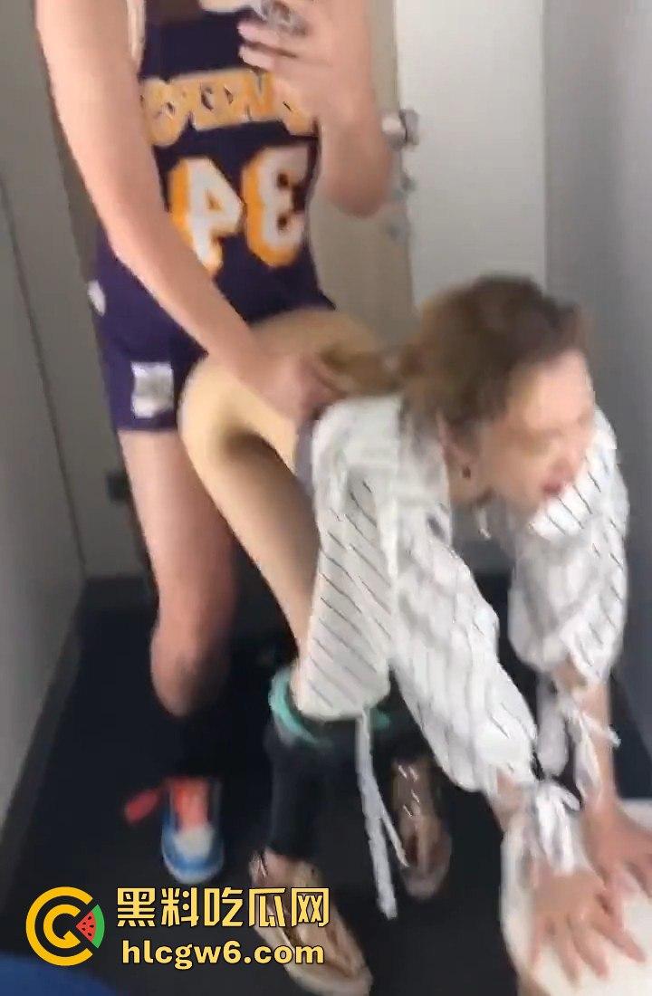 分手两年还能搞,夜店母狗主动求操,小哥的每一次猛干都能让她回味到失控!前女友现炮友,骚到人神共愤!-3