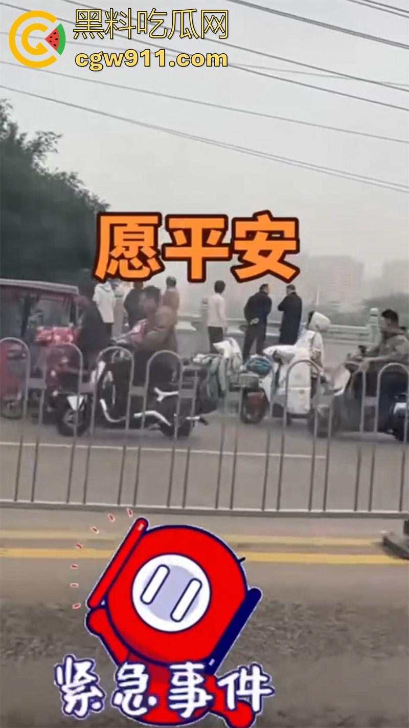 山东滕州荆河路荆河桥,附近打捞出一男子尸体,又是钓鱼佬发现的,疑似上游冲到下游,怀疑是为情自尽!-2