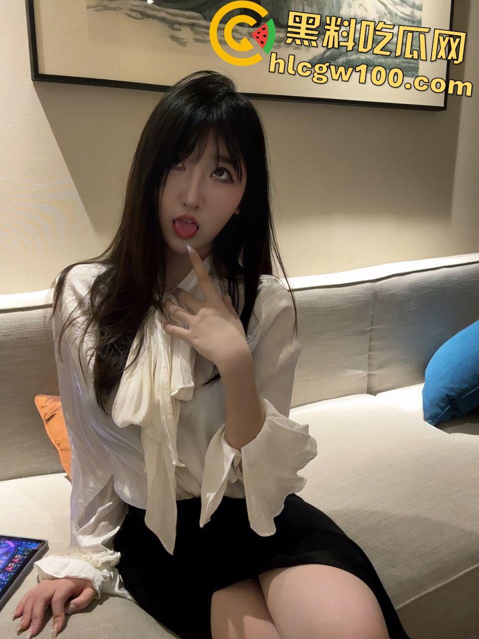 天津【郝天莙】按主人命令社死曝光,高颜值粉嫩白虎骚穴,纹身肥臀玩肛塞-5