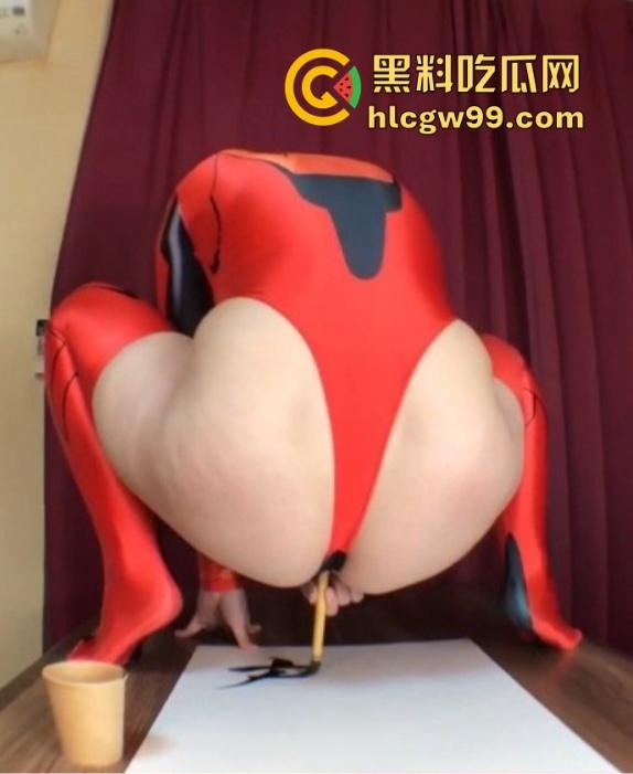 南通极品SM母狗【封封】发情大屁股母狗逼夹毛笔写字,骚气冲天玩弄小穴和屁眼,屁眼小穴玩得骚到冒烟!-6