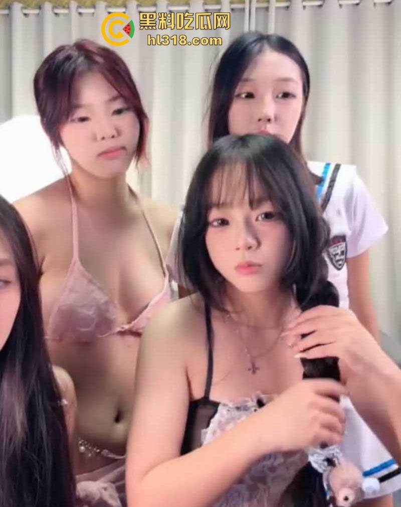 多人性感脱衣舞女团【M8女团】最新录屏流出,都是极品清纯少女出镜,跳裸舞跟粉丝互动,直接爱了!-3