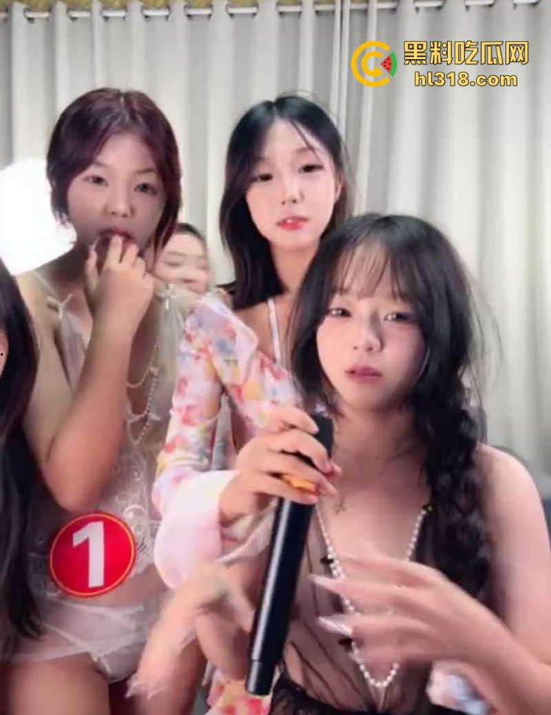 多人性感脱衣舞女团【M8女团】最新录屏流出,都是极品清纯少女出镜,跳裸舞跟粉丝互动,直接爱了!-4