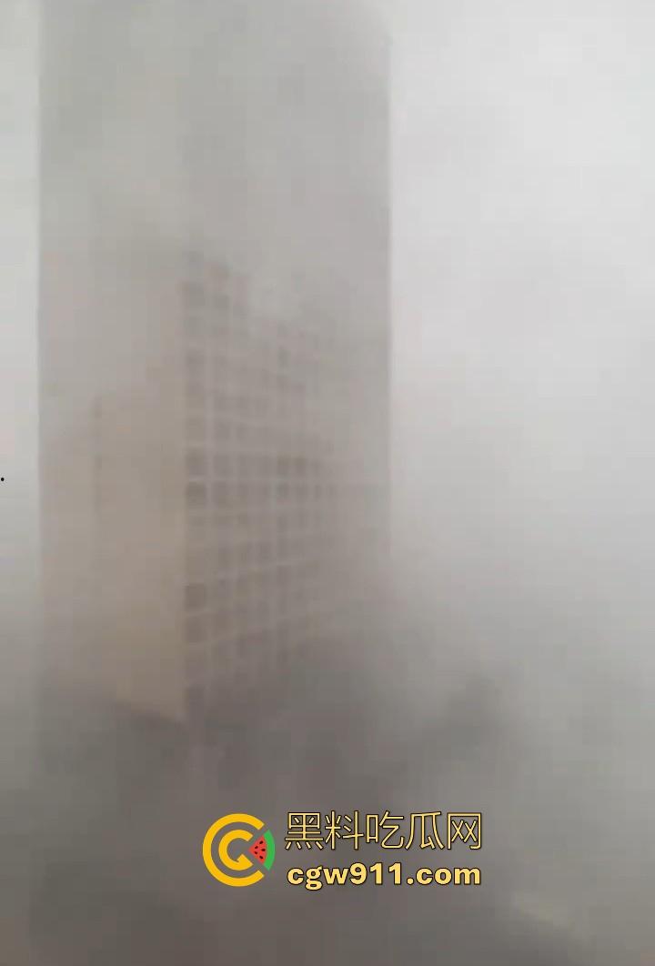 最强的超级台风【桦加沙】登陆阳江后的真实状况,到处都是被吹到的树玻璃,人类在大自然面前是多么渺小啊!-12