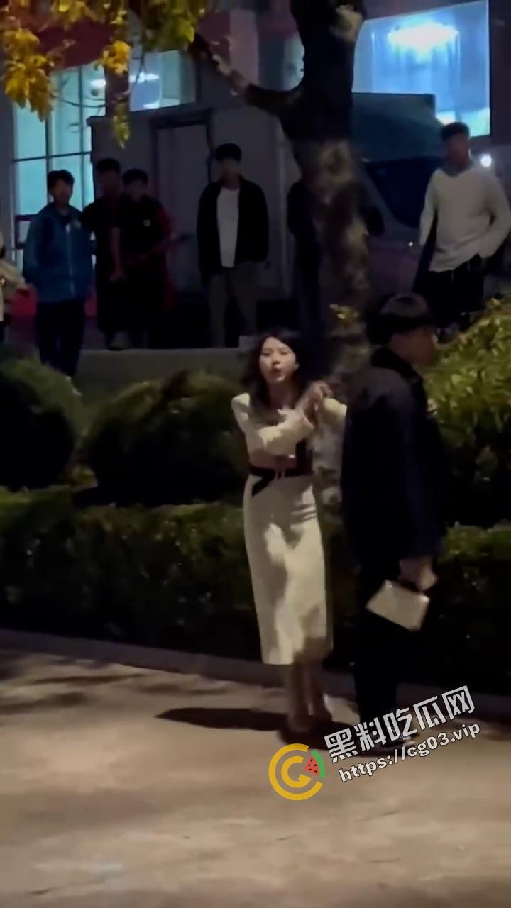 山东体育学院 男生出轨 女生打飞的过来兴师问罪 惊动全校 暴脾气是一点委屈都受不了-1