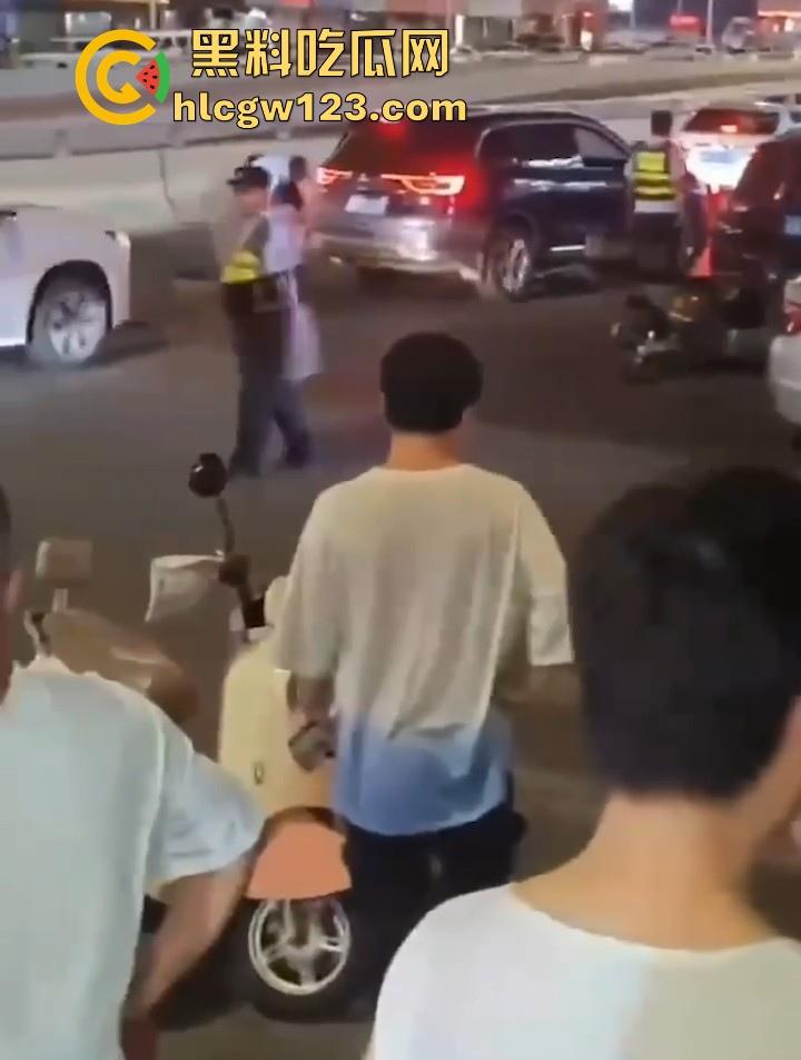 南宁大沙田516打架事件 俩老表酒后互砍 刀光剑影满身鲜血 全网疯求的现场视频曝光！-4