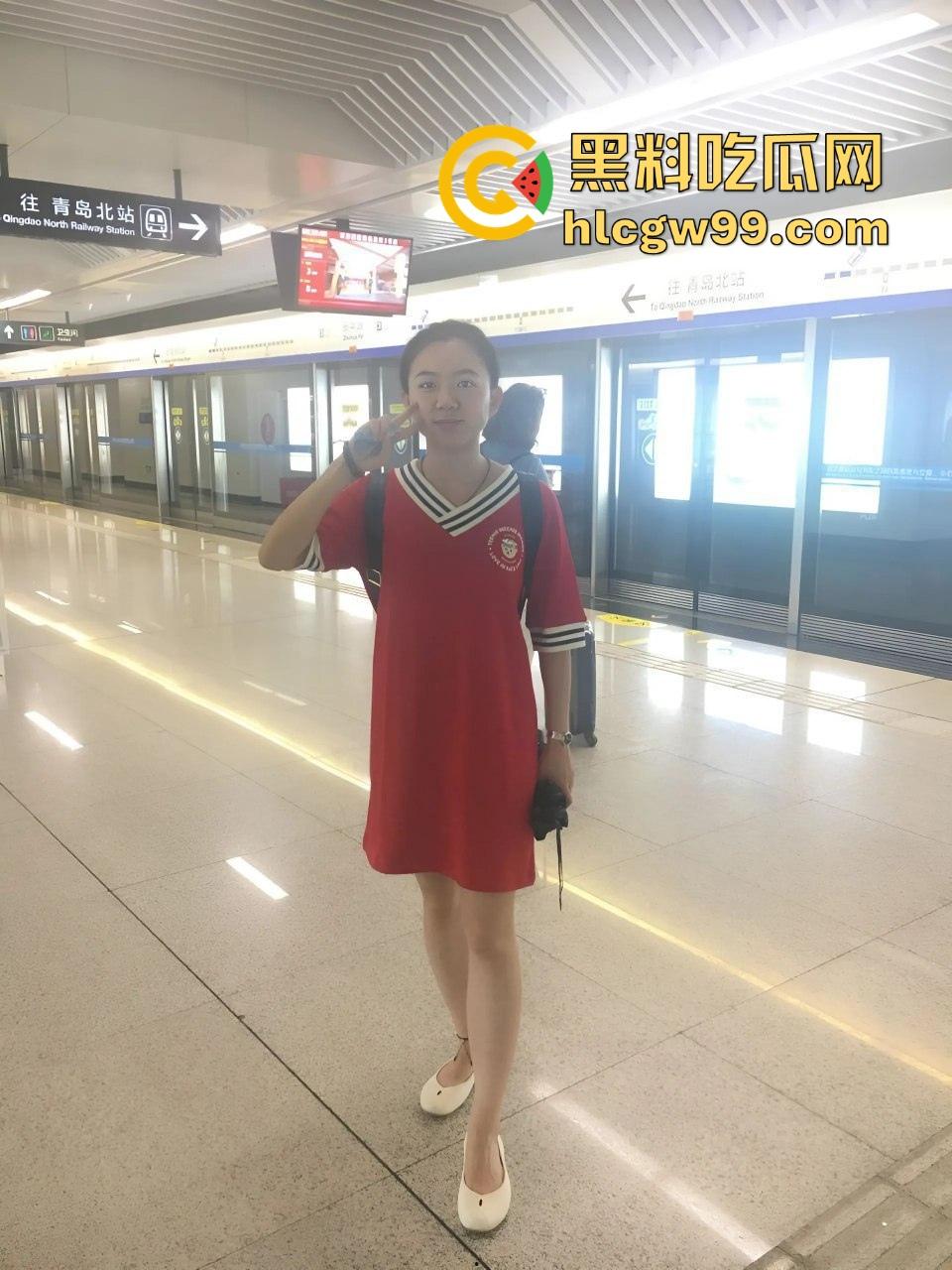 安大刚毕业骚女『周妙妙』剃逼毛当白虎被男友狂舔逼还打王者,这边舔着那边玩着!-1