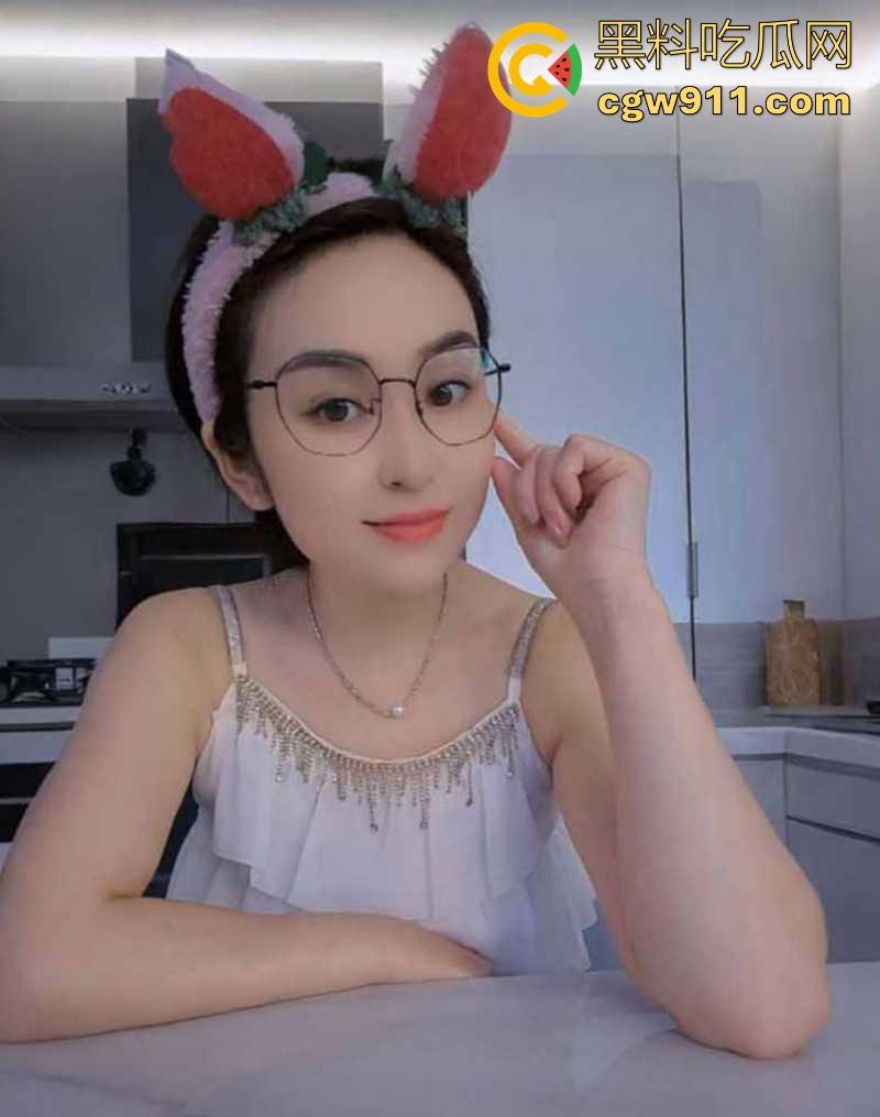 广东中医院反差护士【顾琳语】不雅视频流出，高知反差美女私下淫乱，饥渴暗骚出轨约炮 花式做爱超会玩！-5