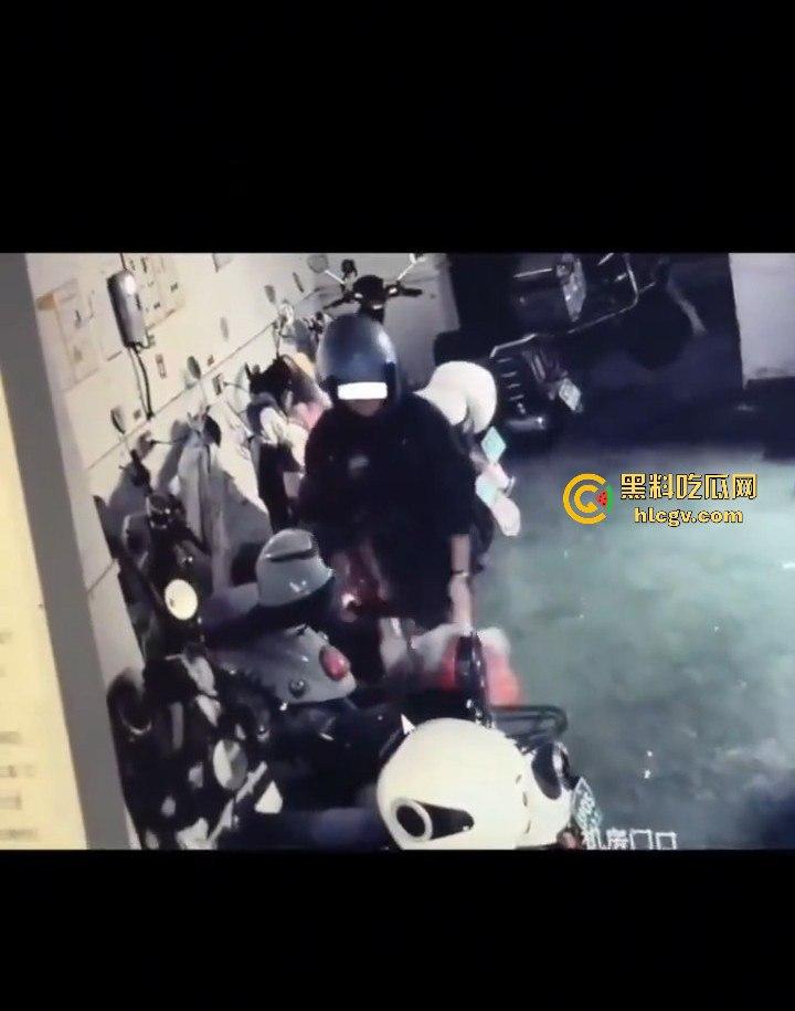 长沙外卖员丧心病狂虐猫!抓猫从26楼扔下当场摔死!-11