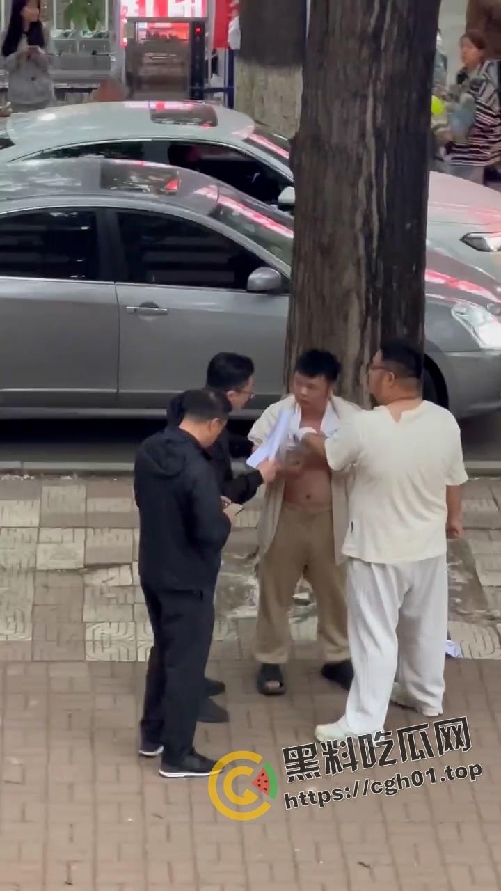 胖熊男孩捉奸现场!母熊胖0发泼打滚要出轨男友给说法 屁眼怪都这么搞笑吗-7