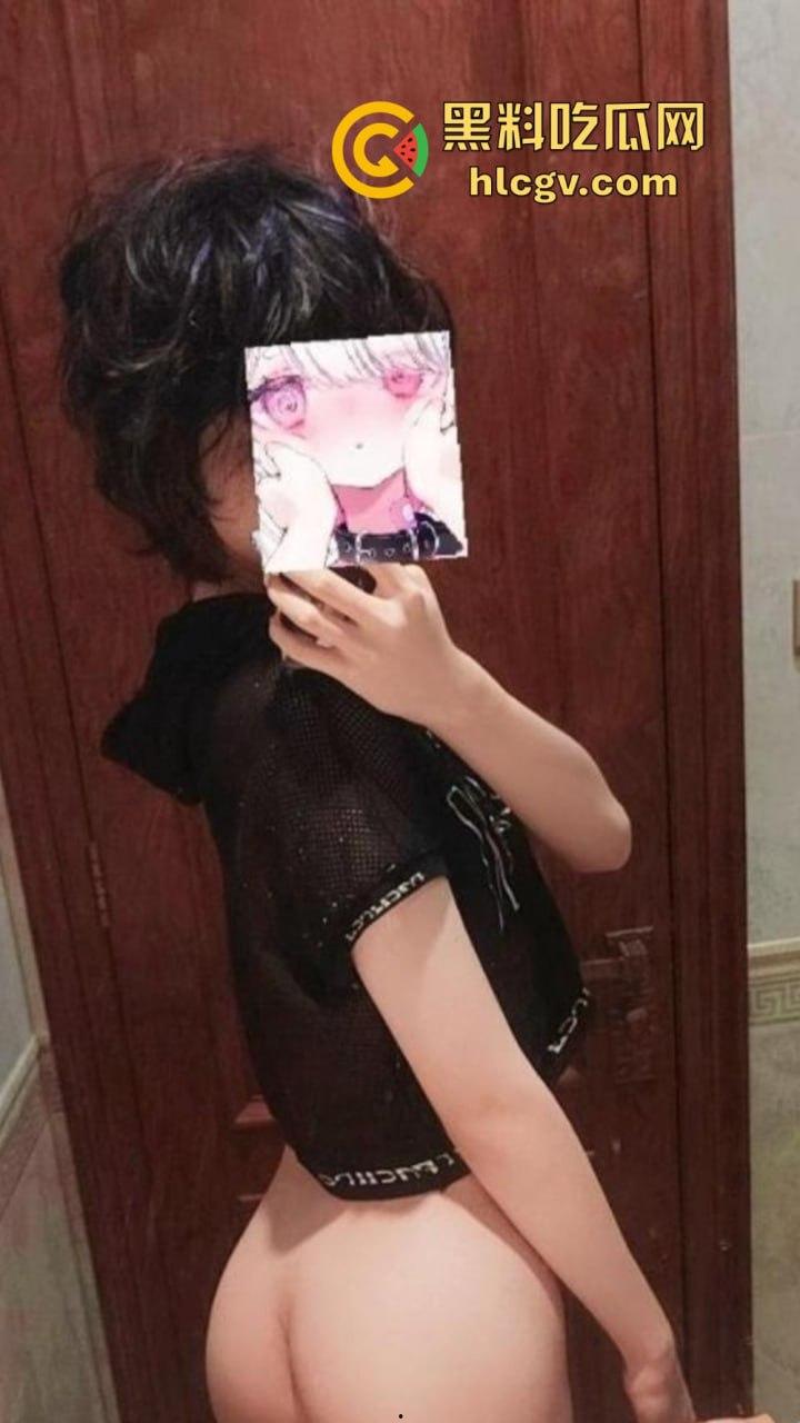 广州动漫星城厕所门事件,TScoser『鹅宝不是鹅』免费提供屁眼享受,男厕排队操!-6