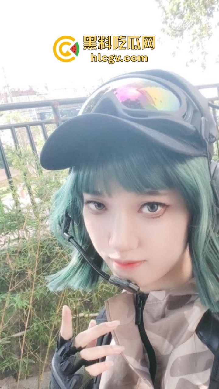 广州动漫星城厕所门事件,TScoser『鹅宝不是鹅』免费提供屁眼享受,男厕排队操!-8