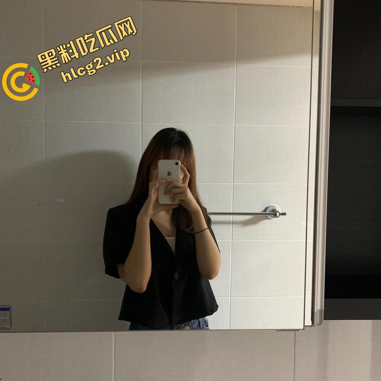 韩国妹纸网络调教曝光!主人命令她在厕所脱光做深蹲,现场自慰供其观看!-4