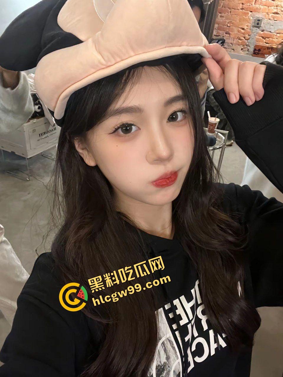 哈工大反差女大露出癖母狗『林楚涵』宿舍内刺激露奶,骚闺蜜帮拍渔网站立后入暴操!独家曝光流出!-1