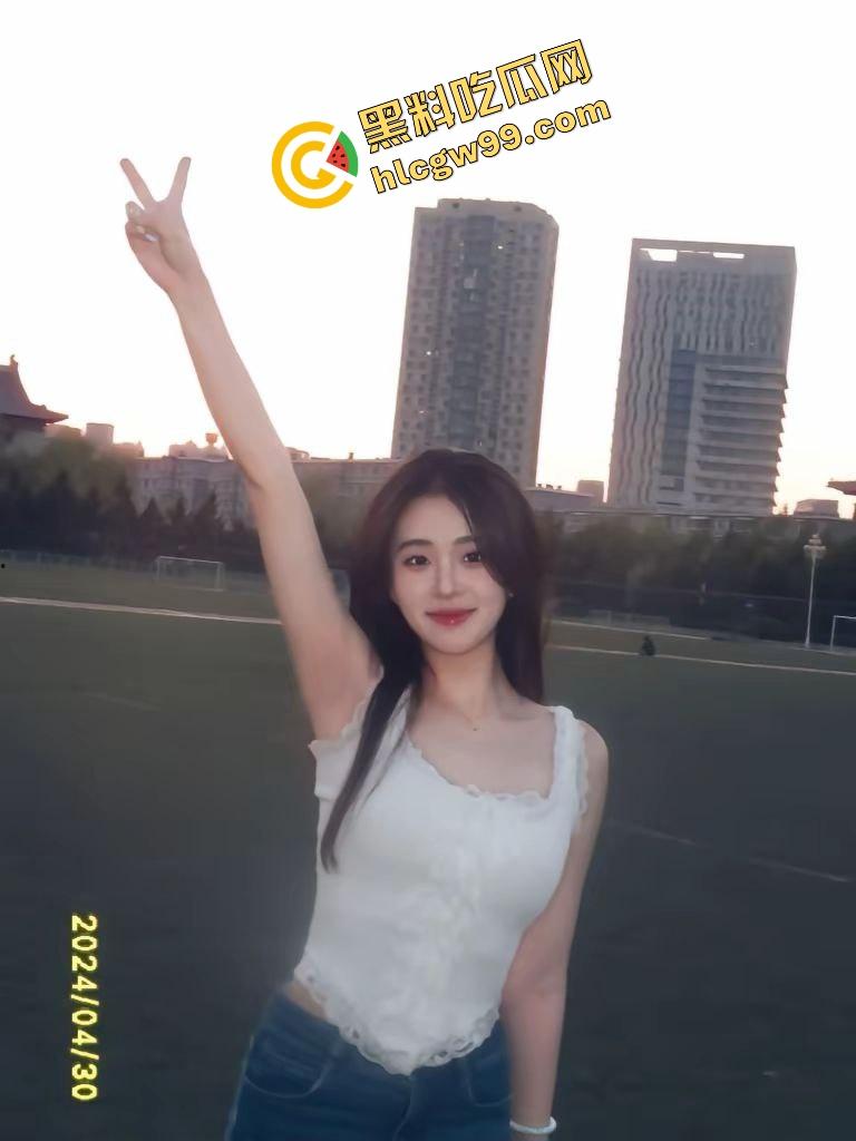 哈工大反差女大露出癖母狗『林楚涵』宿舍内刺激露奶,骚闺蜜帮拍渔网站立后入暴操!独家曝光流出!-2