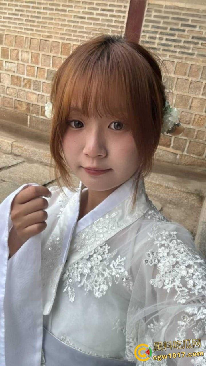 香港大学生【郑怡宣】露脸口交深喉舔屌,男友无套猛干高潮颜射,肉棒狂插G点!-1