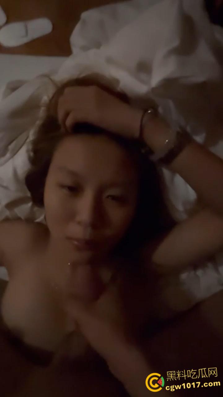 香港大学生【郑怡宣】露脸口交深喉舔屌,男友无套猛干高潮颜射,肉棒狂插G点!-7