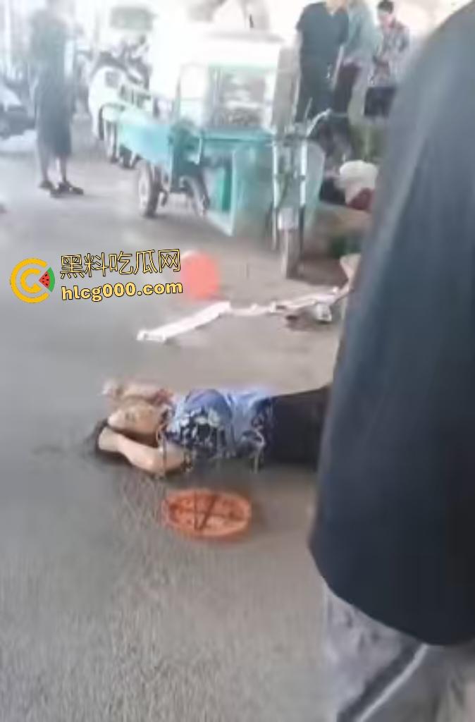 河南中牟摊位争夺战遭捅杀!三人被捅身亡,摊位血流成河,菜品上直接变血红色!-1