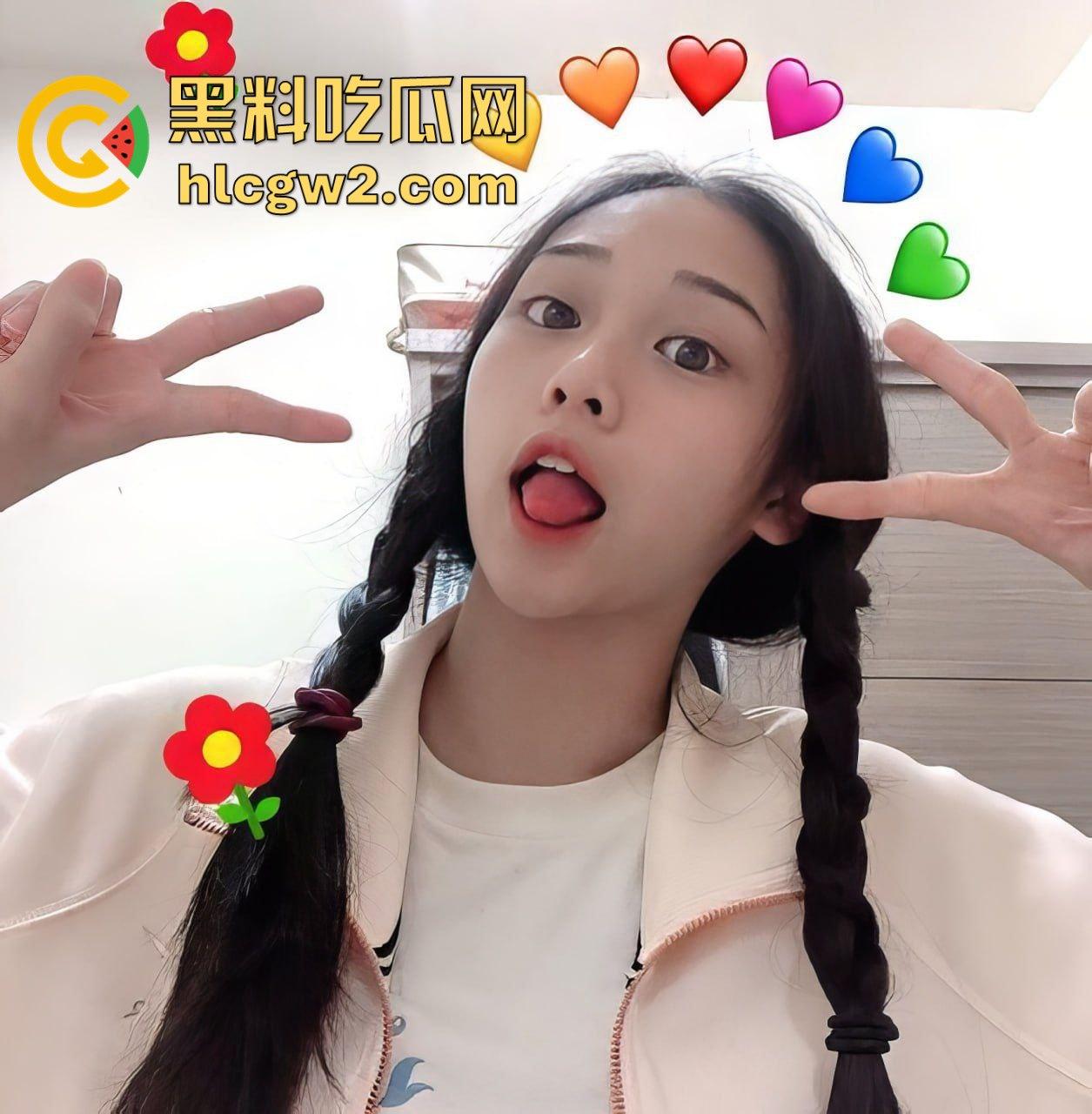 台州艺校学生【吕笑笑】重金定制私密视频曝光！居家裸体油笔自慰，刺激场面让人直呼过瘾！-3