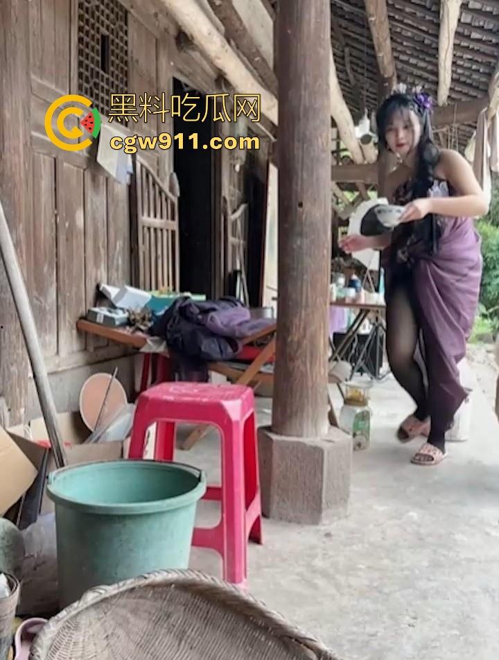 B站博主【野云志怪雪尽倾】自拍古装定制cos,黑丝美腿骚舞漏点诱惑福利,粉丝独享反差尤物!-2