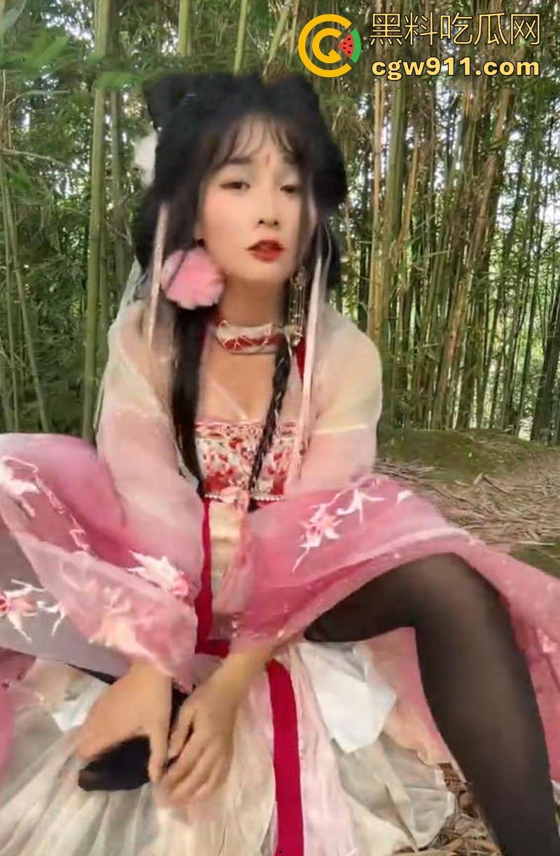 B站博主【野云志怪雪尽倾】自拍古装定制cos,黑丝美腿骚舞漏点诱惑福利,粉丝独享反差尤物!-7